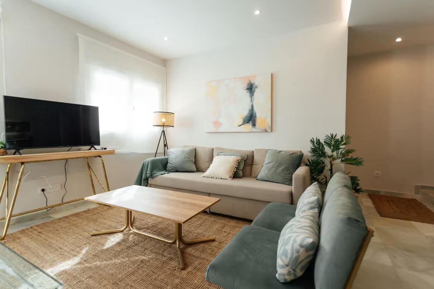 Reformed And Comfy- 2bd 2bth- Arenal Sevilla